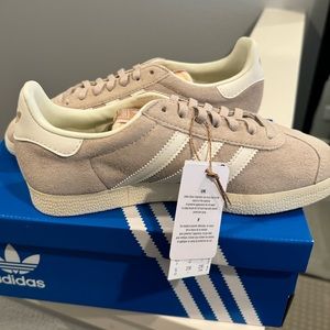 NEW Adidas Gazelles, Size 5 (women’s 6) - Beige/White